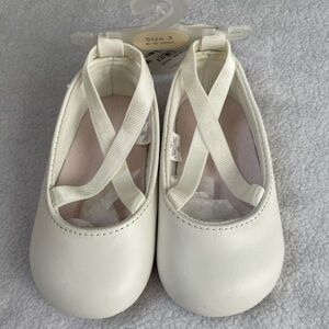 Brand new baby girl flats 6-9m